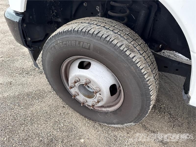 Ford F-350 XL 4x4 Crew Cab Utility Truck Prekucniki
