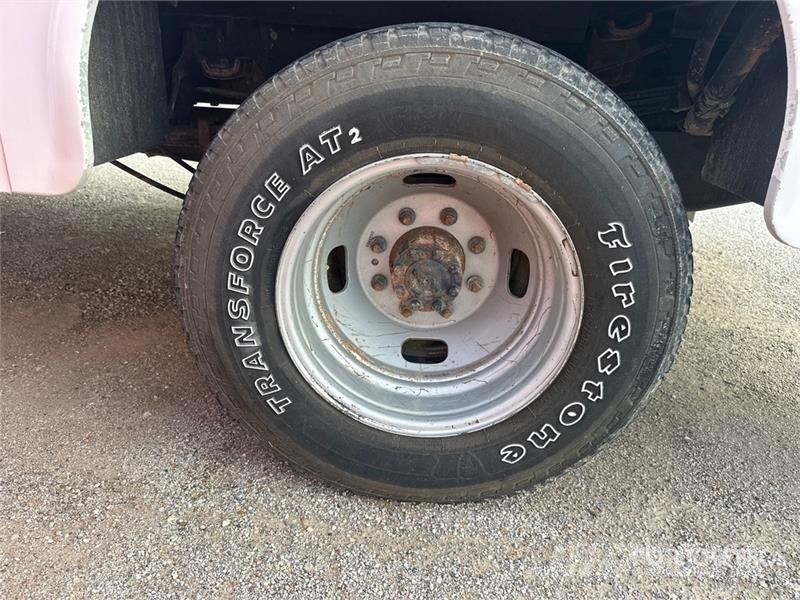 Ford F-350 XL 4x4 Crew Cab Utility Truck (Inoperable) ピックアップ/ドロップサイド