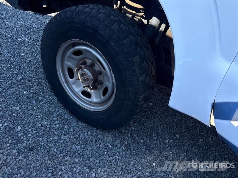 Ford F-350 XL 4x4 Crew Cab Pickup (Inoperable) その他