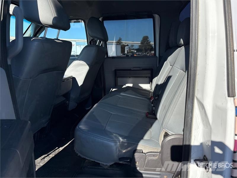 Ford F-350 XL 4x4 Crew Cab Pickup (Inoperable) その他