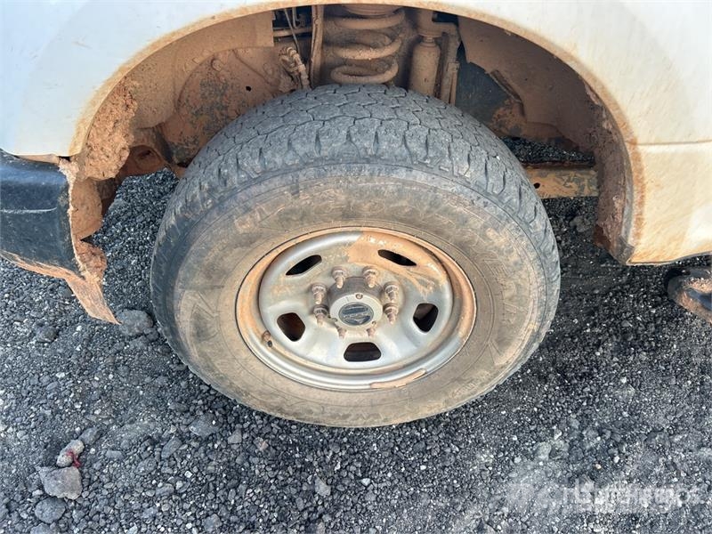 Ford F-350 XL 4x4 Crew Cab Pickup Ostalo