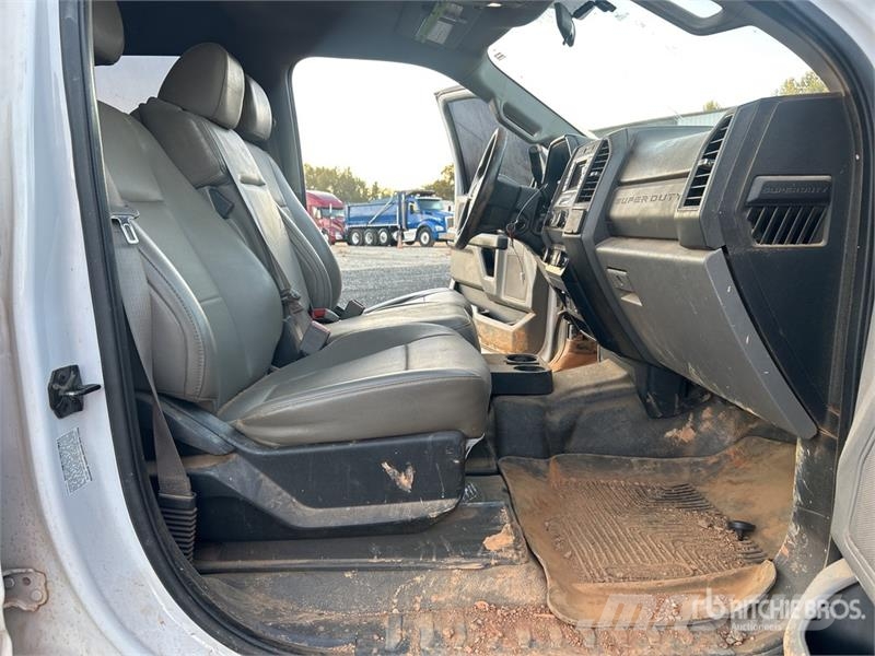 Ford F-350 XL 4x4 Crew Cab Pickup Ostalo