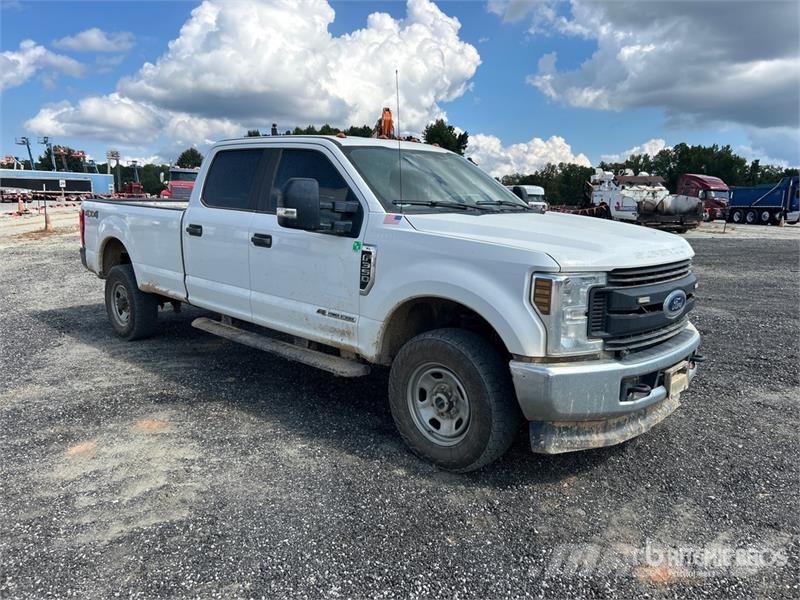 Ford F-350 XL 4x4 Crew Cab Pickup Other