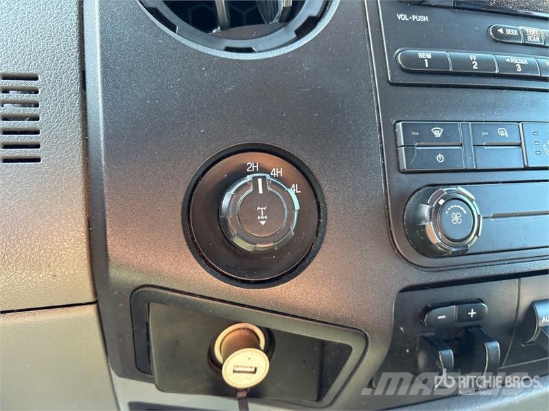 Ford F-350 XL 4x4 Crew Cab Pickup (Inoperable) その他