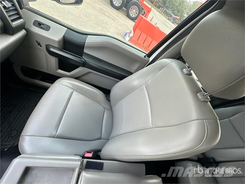 Ford F-350 XL 4x4 Crew Cab Utility Truck (Inoperable) ピックアップ/ドロップサイド