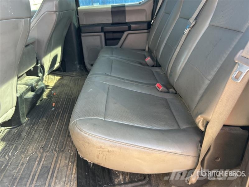 Ford F-350 XL 4x4 Crew Cab Pickup Andere Transporter