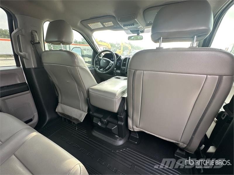 Ford F-350 XL 4x4 Crew Cab Utility Truck (Inoperable) ピックアップ/ドロップサイド