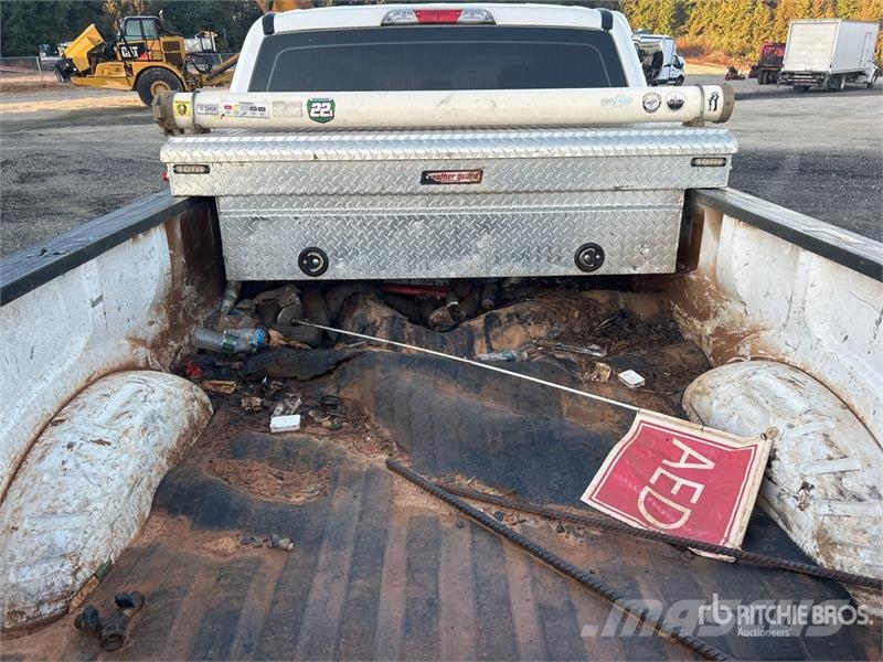 Ford F-350 XL 4x4 Crew Cab Pickup Ostalo