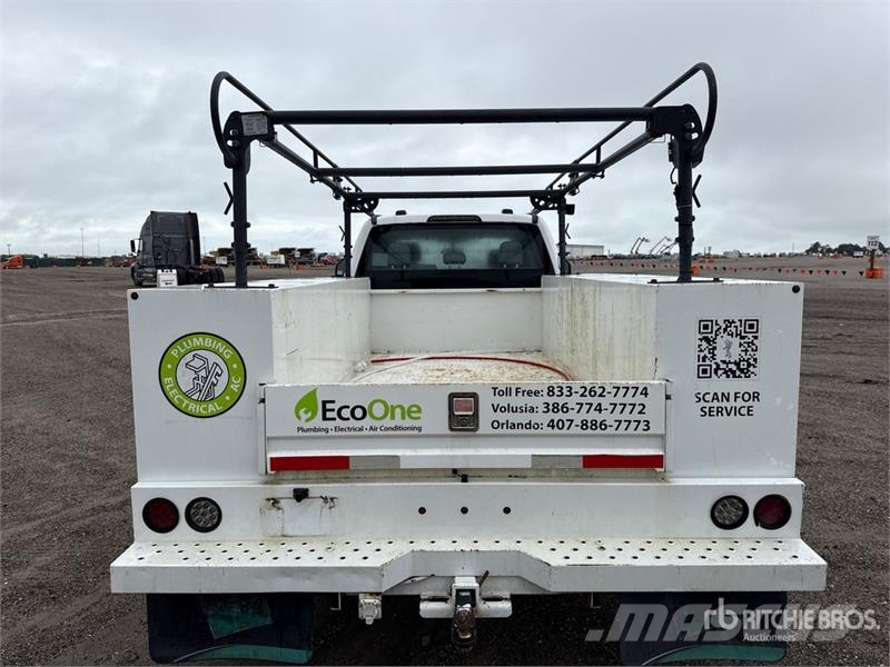 Ford F-350 XL 4x4 Crew Cab Utility Truck Prekucniki