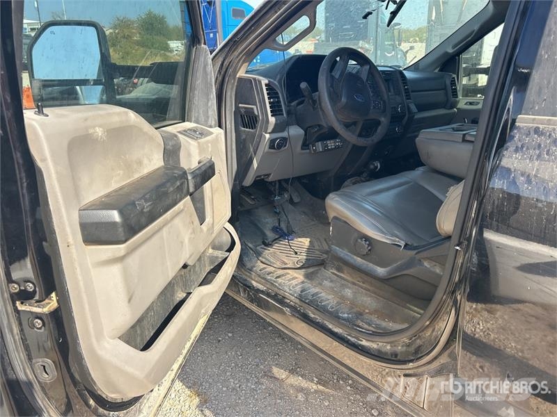 Ford F-350 XL 4x4 Crew Cab Pickup Andere Transporter