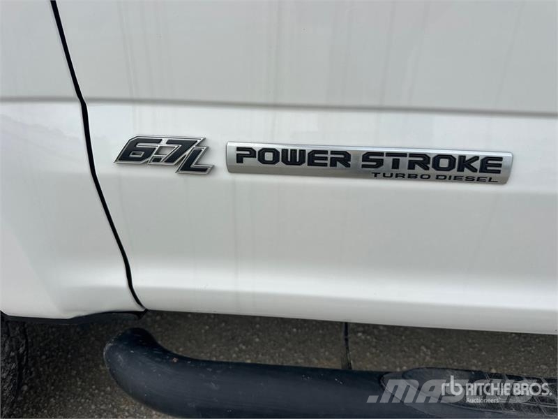 Ford F-350 XL 4x4 Crew Cab Utility Truck (Inoperable) ピックアップ/ドロップサイド