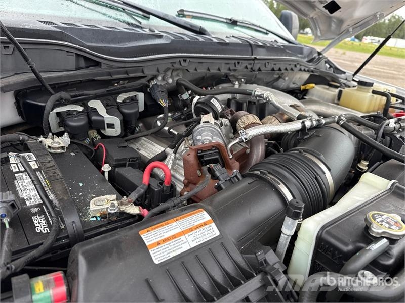 Ford F-350 XL 4x4 Crew Cab Utility Truck Prekucniki