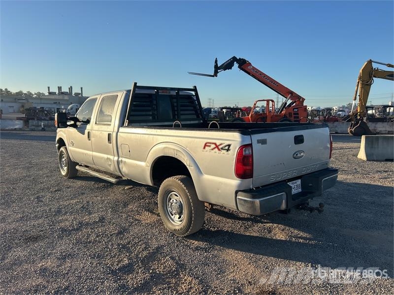 Ford F-350 XL 4x4 Crew Cab Pickup Andere Transporter
