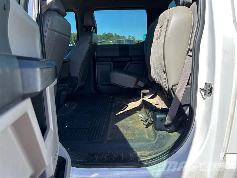 Ford F-350 XL 4x4 Crew Cab Pickup Ostalo