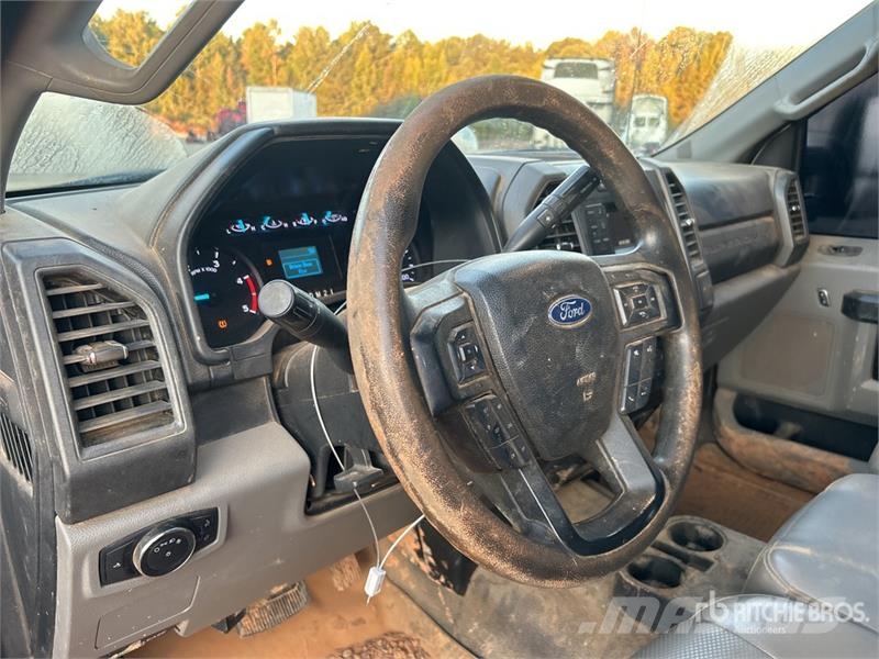 Ford F-350 XL 4x4 Crew Cab Pickup Ostalo