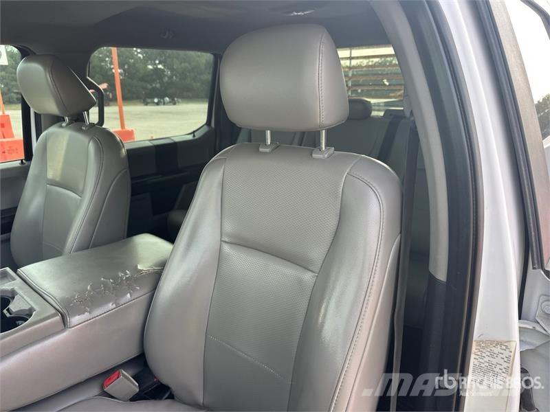 Ford F-350 XL 4x4 Crew Cab Utility Truck (Inoperable) ピックアップ/ドロップサイド