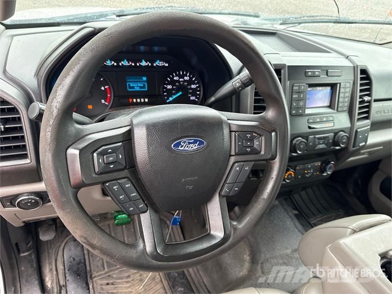 Ford F-350 XL 4x4 Crew Cab Utility Truck Prekucniki