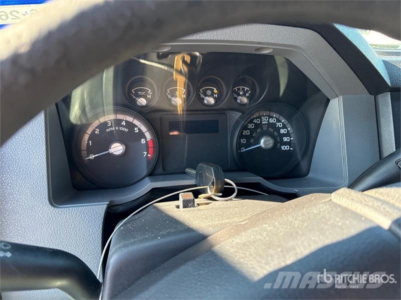 Ford F-350 XL 4x4 Crew Cab Pickup (Inoperable) その他