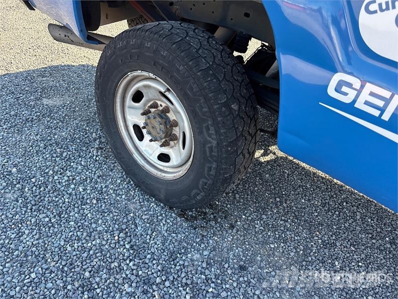 Ford F-350 XL 4x4 Crew Cab Pickup (Inoperable) その他