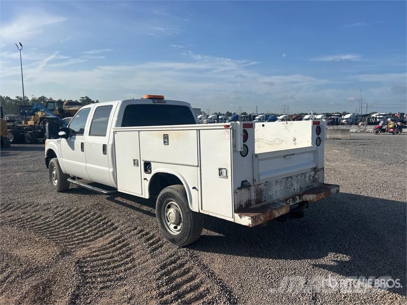Ford F-350 XL 4x4 Crew Cab Utility Truck Vieglais kravas automobilis/izkraušana no sāniem