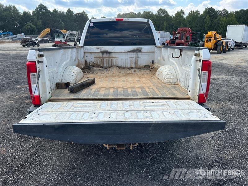 Ford F-350 XL 4x4 Crew Cab Pickup Other