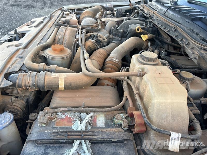 Ford F-350 XL 4x4 Crew Cab Pickup Ostalo