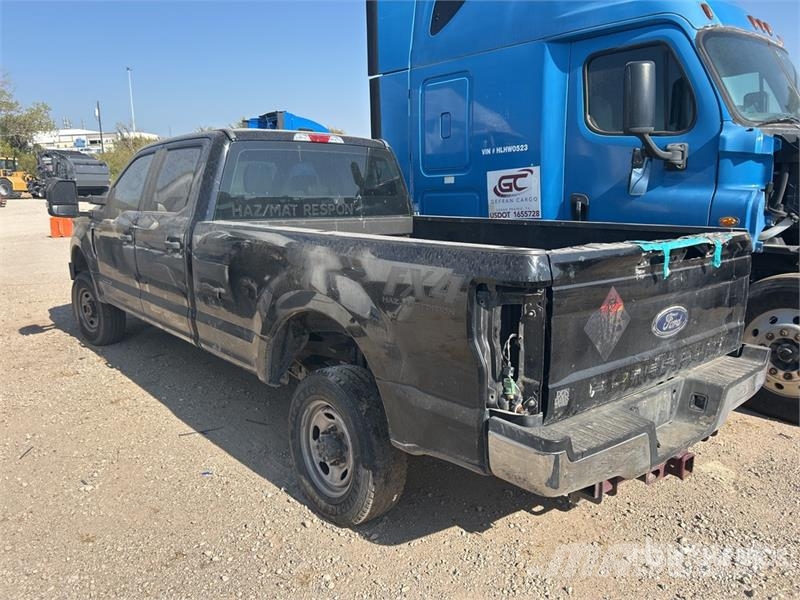 Ford F-350 XL 4x4 Crew Cab Pickup Andere Transporter