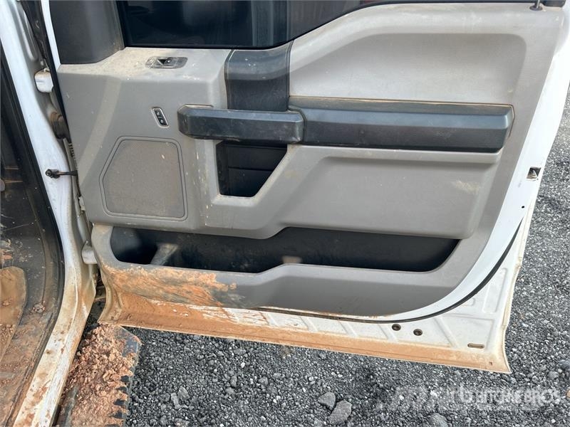 Ford F-350 XL 4x4 Crew Cab Pickup Ostalo
