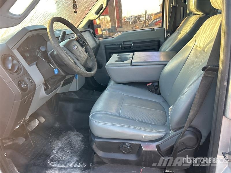 Ford F-350 XL 4x4 Crew Cab Pickup Andere Transporter