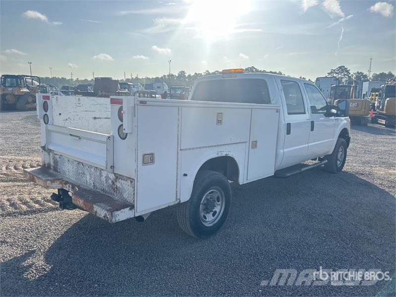Ford F-350 XL 4x4 Crew Cab Utility Truck Vieglais kravas automobilis/izkraušana no sāniem
