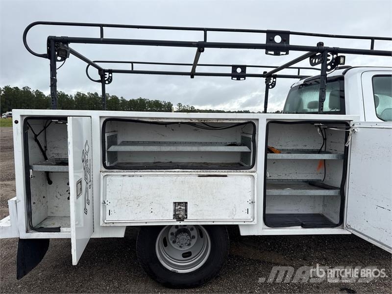 Ford F-350 XL 4x4 Crew Cab Utility Truck Prekucniki