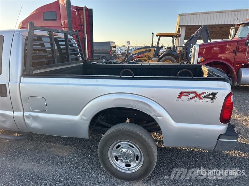 Ford F-350 XL 4x4 Crew Cab Pickup Andere Transporter