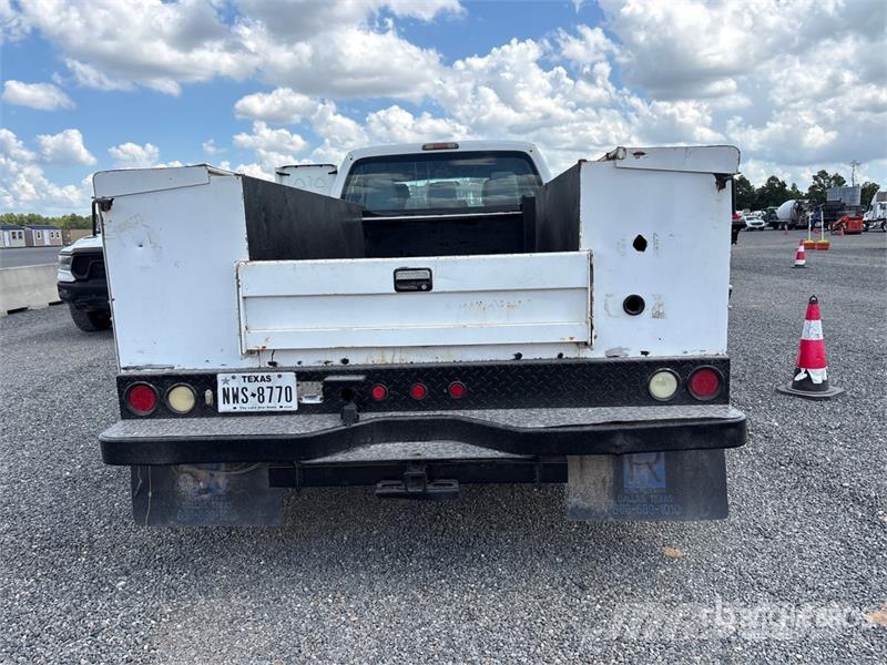 Ford F-350 XL 4x4 Crew Cab Utility Truck Utilitaire benne