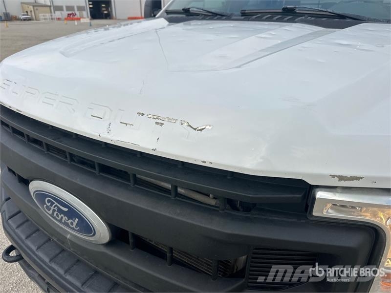 Ford F-350 XL 4x4 Crew Cab Utility Truck (Inoperable) ピックアップ/ドロップサイド