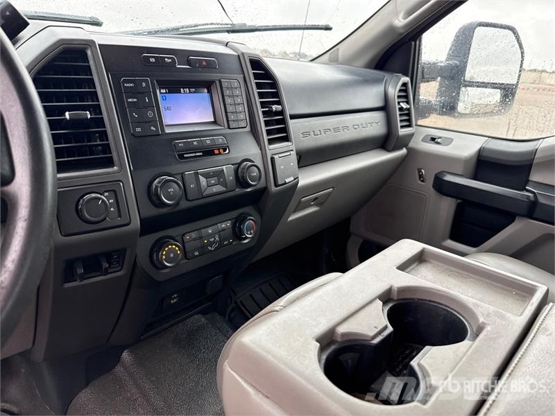 Ford F-350 XL 4x4 Crew Cab Utility Truck Prekucniki