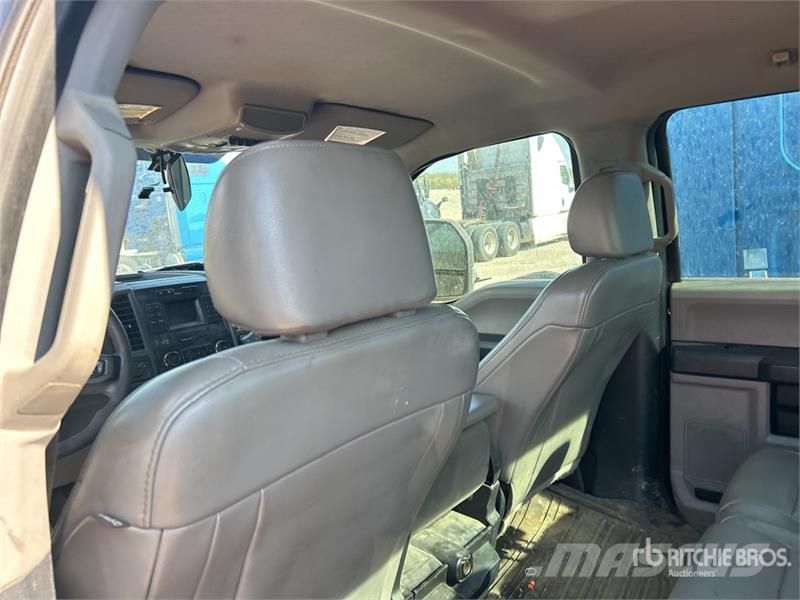 Ford F-350 XL 4x4 Crew Cab Pickup Andere Transporter