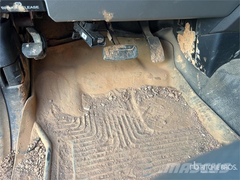 Ford F-350 XL 4x4 Crew Cab Pickup Ostalo