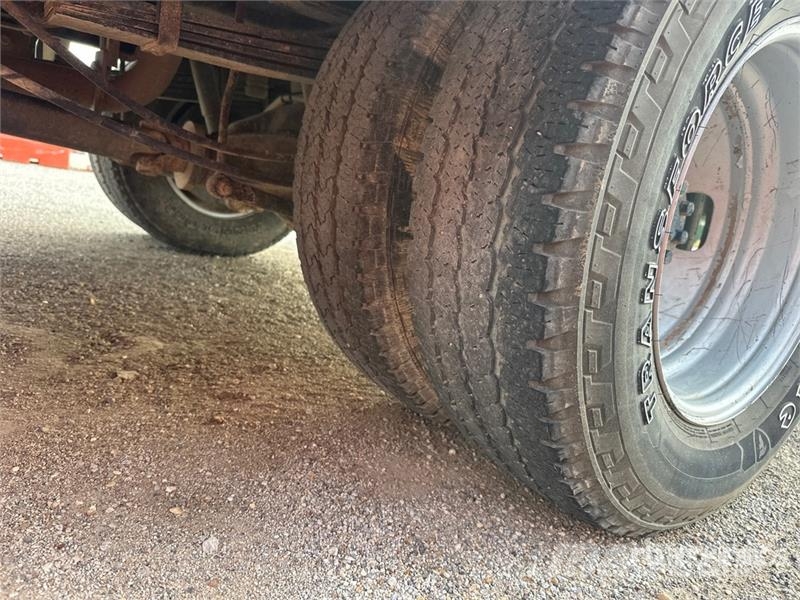 Ford F-350 XL 4x4 Crew Cab Utility Truck (Inoperable) ピックアップ/ドロップサイド