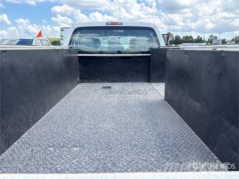 Ford F-350 XL 4x4 Crew Cab Utility Truck Utilitaire benne