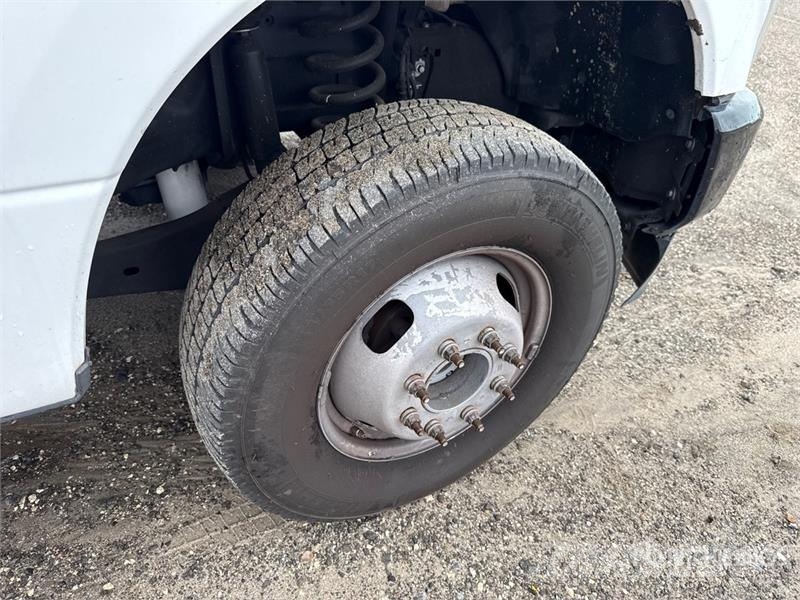 Ford F-350 XL 4x4 Crew Cab Utility Truck Prekucniki