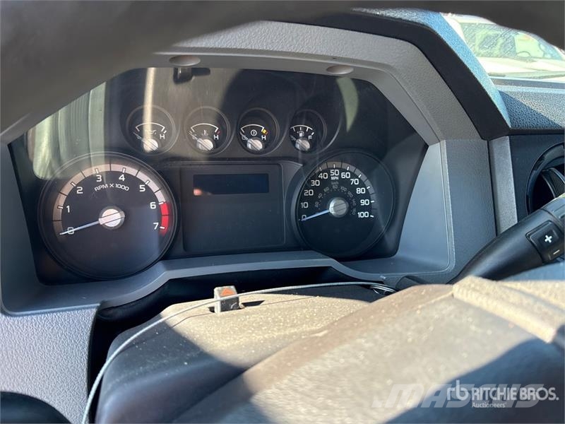 Ford F-350 XL 4x4 Crew Cab Pickup (Inoperable) その他