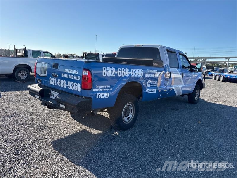 Ford F-350 XL 4x4 Crew Cab Pickup (Inoperable) その他