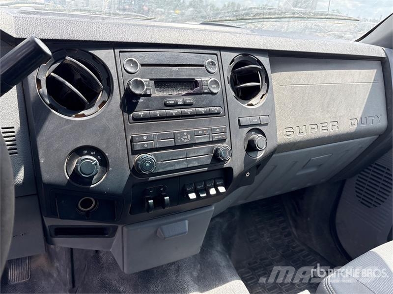 Ford F-350 XL 4x4 Crew Cab Utility Truck Utilitaire benne