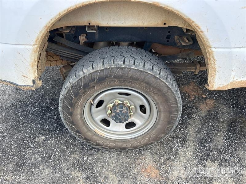 Ford F-350 XL 4x4 Crew Cab Pickup Other