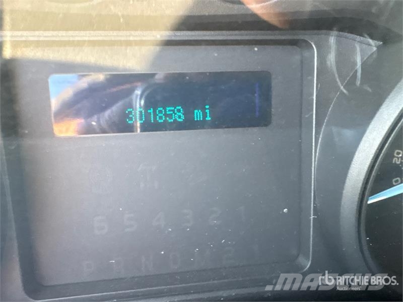 Ford F-350 XL 4x4 Crew Cab Pickup (Inoperable) その他