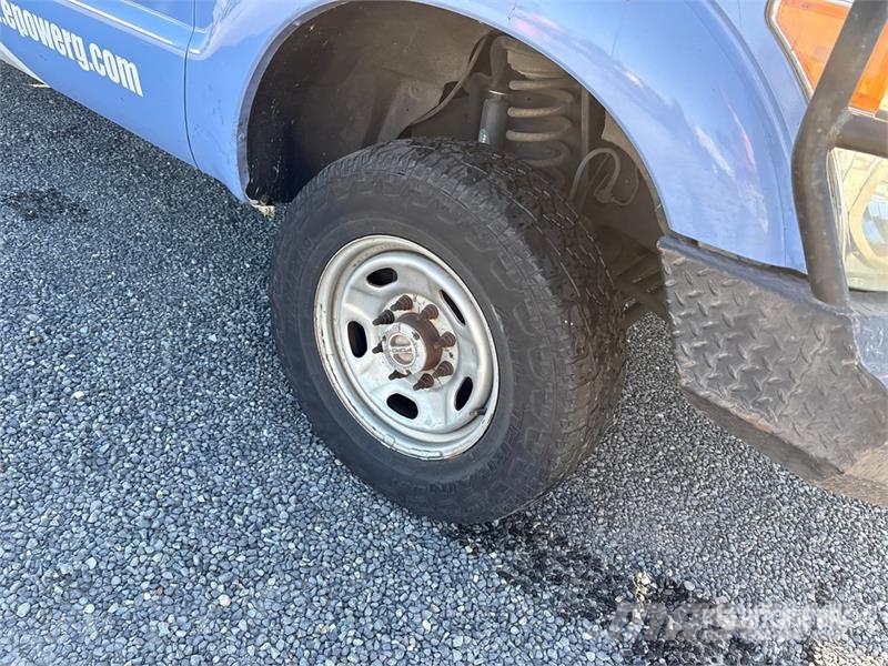 Ford F-350 XL 4x4 Crew Cab Pickup (Inoperable) その他