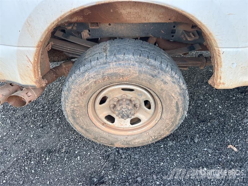 Ford F-350 XL 4x4 Crew Cab Pickup Ostalo