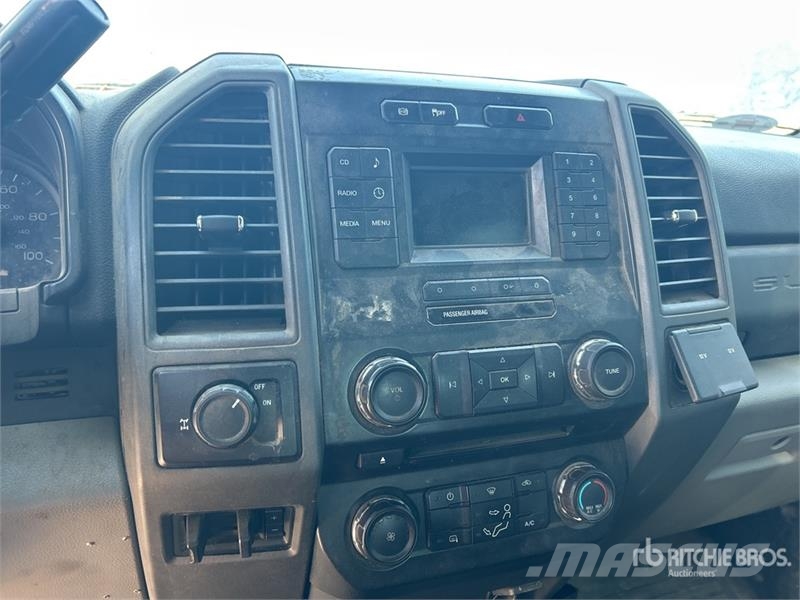 Ford F-350 XL 4x4 Crew Cab Pickup Andere Transporter