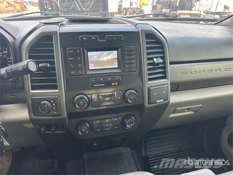 Ford F-350 XL 4x4 Crew Cab Utility Truck (Inoperable) ピックアップ/ドロップサイド