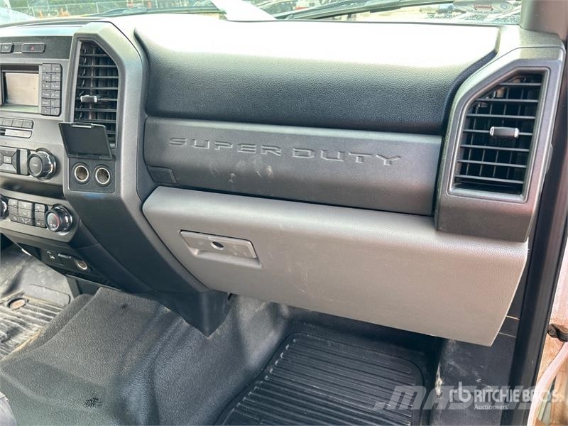 Ford F-350 XL 4x4 Crew Cab Pickup Other